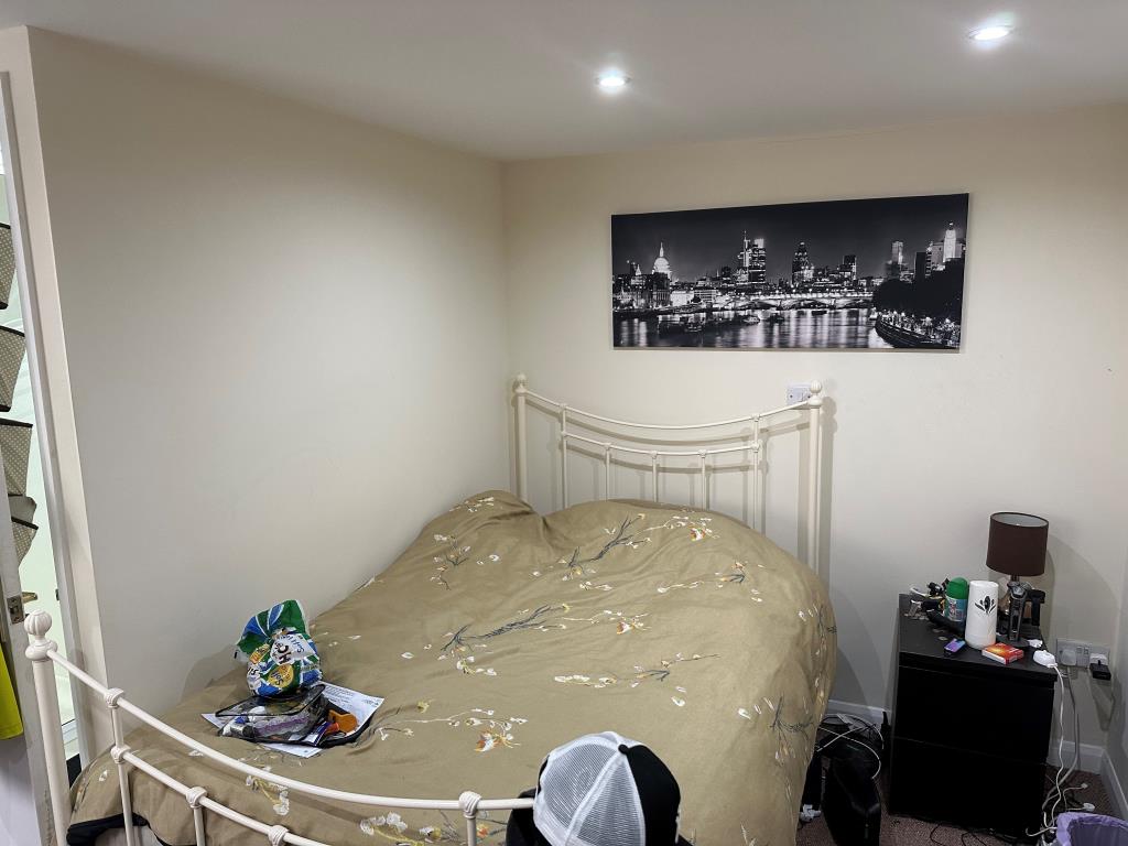 Lot: 39 - SEMI-DETACHED PROPERTY FOR INVESTMENT - Bedroom one